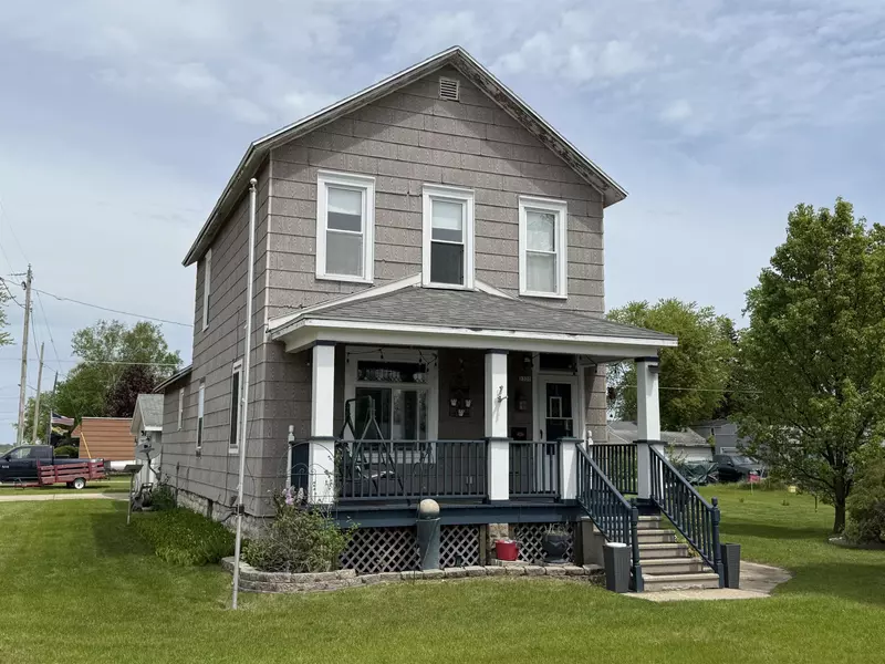 2320 16TH AVE, Menominee, MI 49858