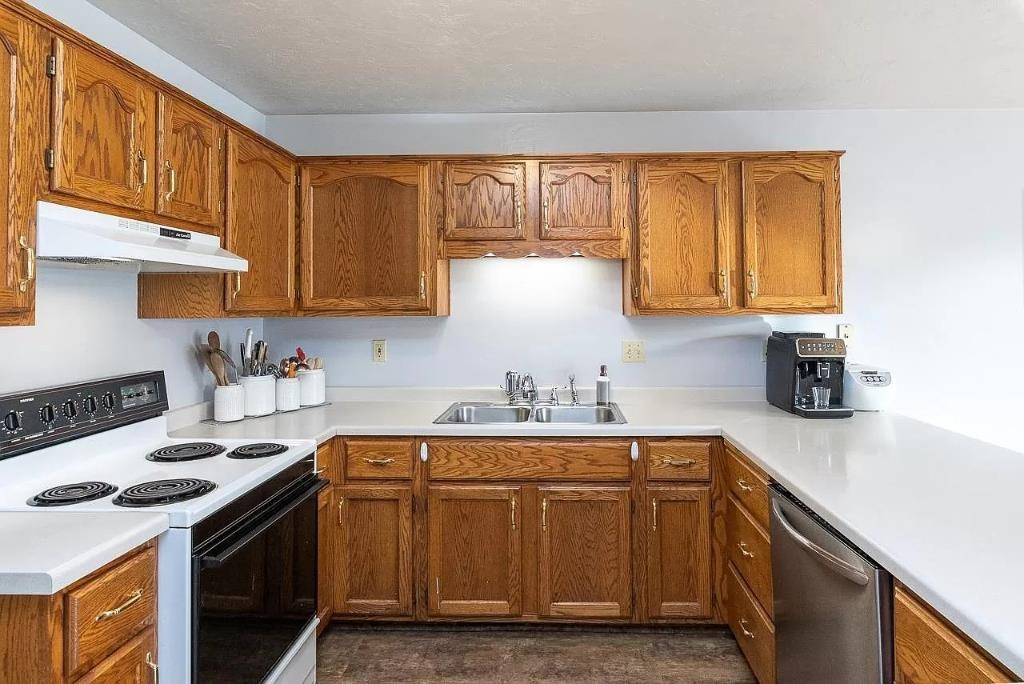 De Pere, WI 54115,348 DESPLAINE RD