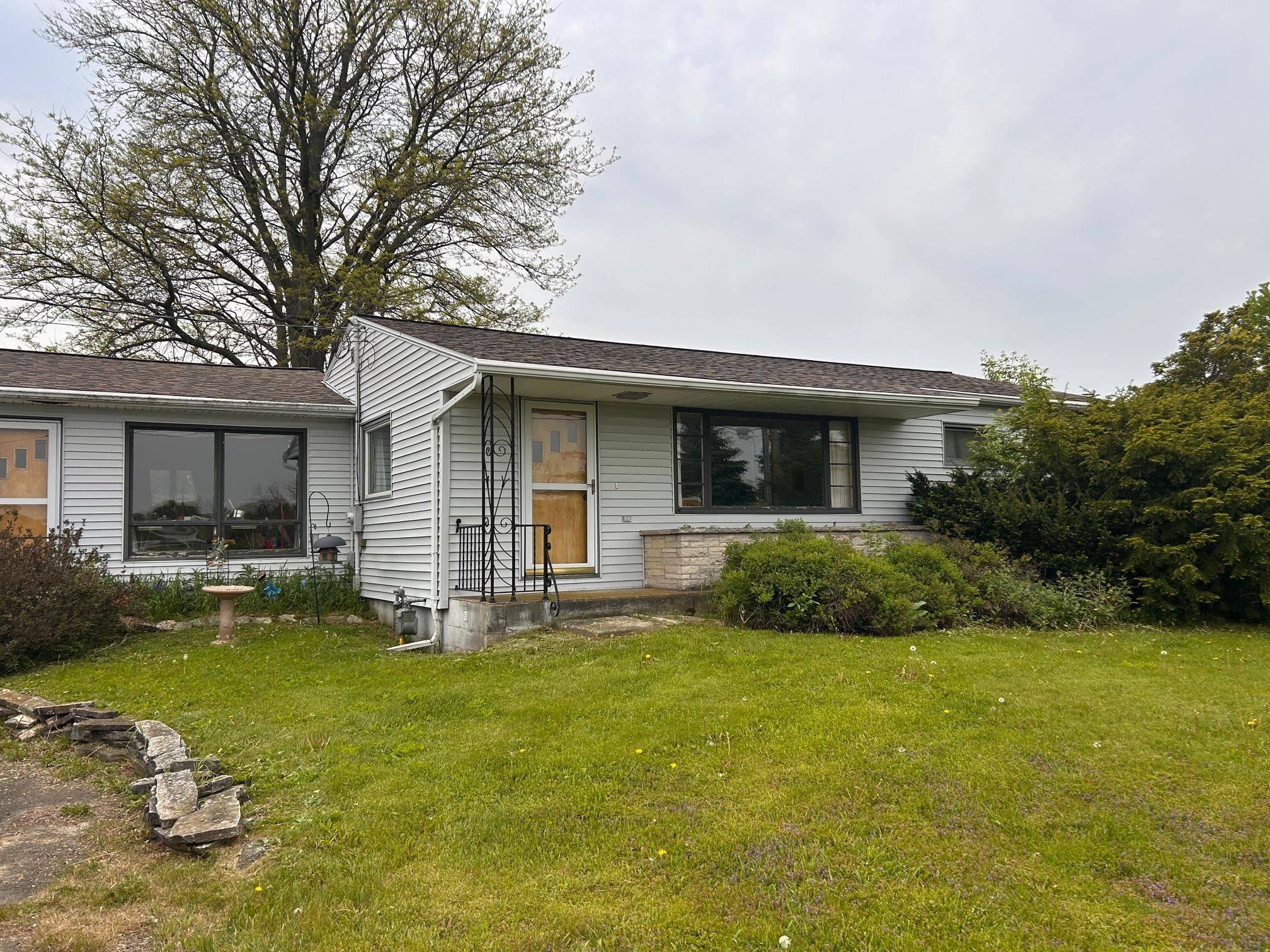 200 W COUNTY RD W, Mount Calvary, WI 53057