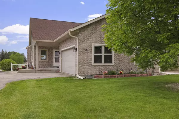 115 COMMUNITY DR,  Fall River,  WI 53932