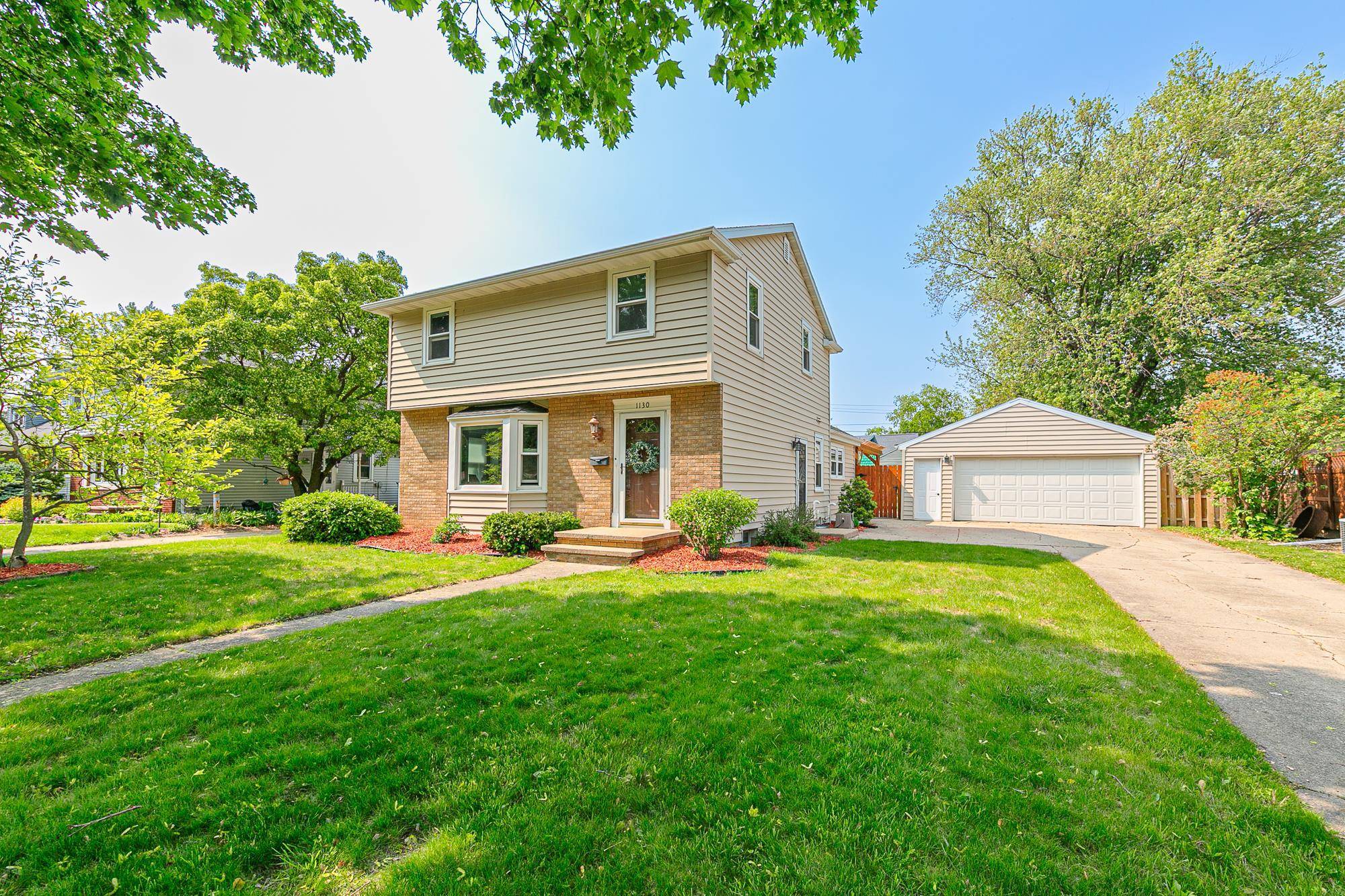 Appleton, WI 54914,1130 W PARKWAY BLVD