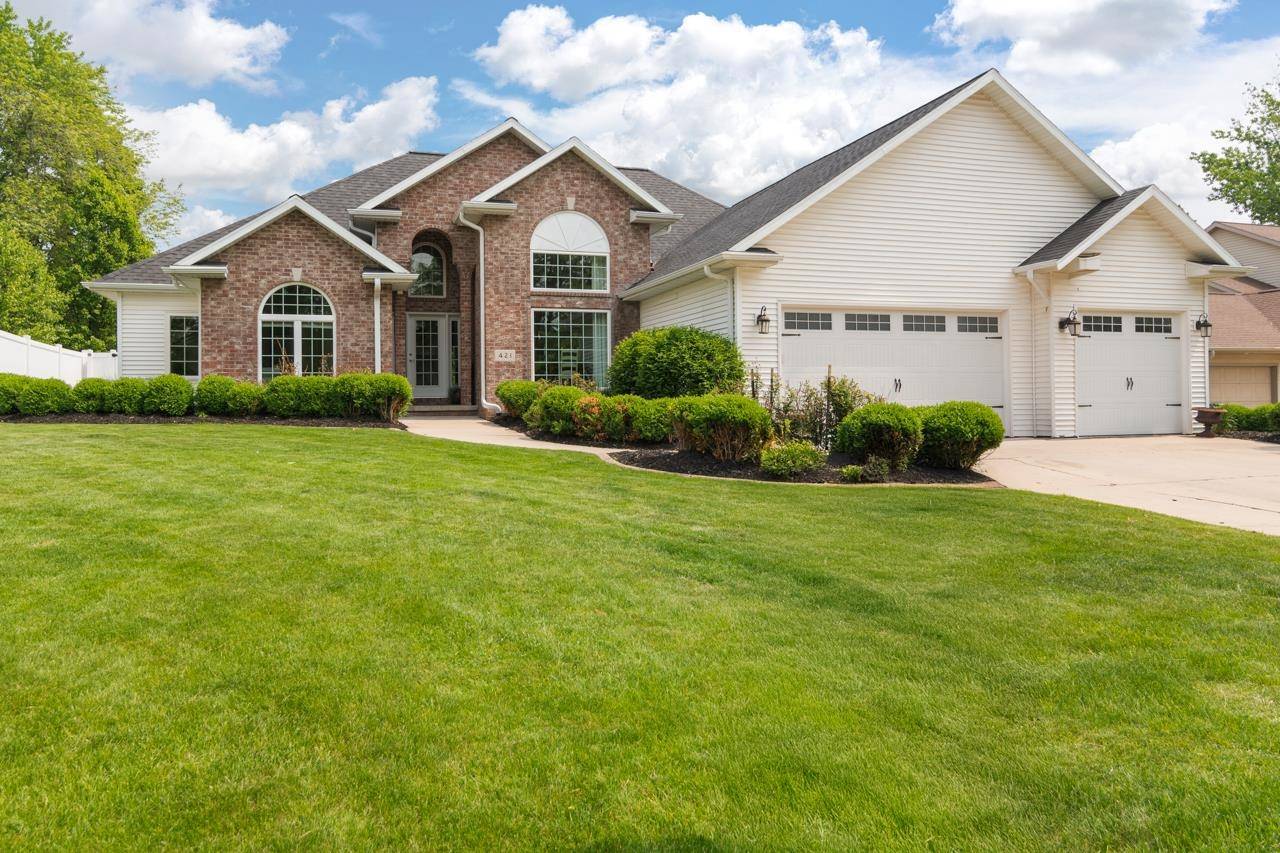 421 N PENNWOOD CIR, Green Bay, WI 54301