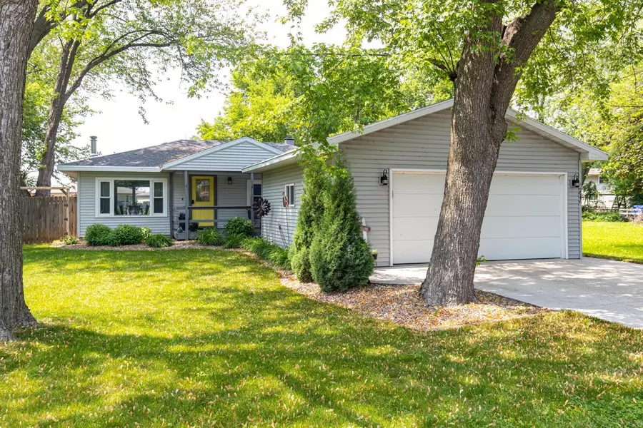 2946 SHADOW LN, Oshkosh, WI 54901