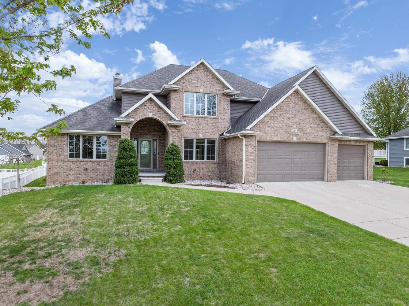 Green Bay, WI 54311-4324,1106 LAKE LARGO DR