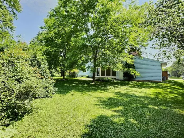 Neenah, WI 54956,525 PEMBROOK CT