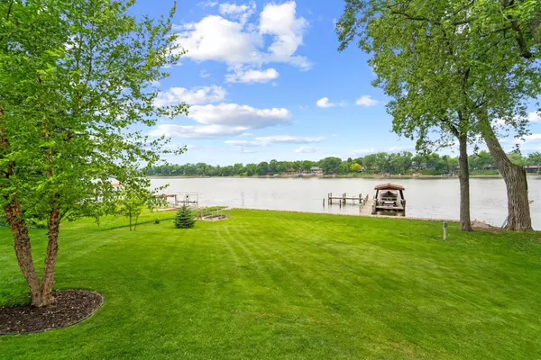 Menasha, WI 54952,1800 LAKESHORE DR