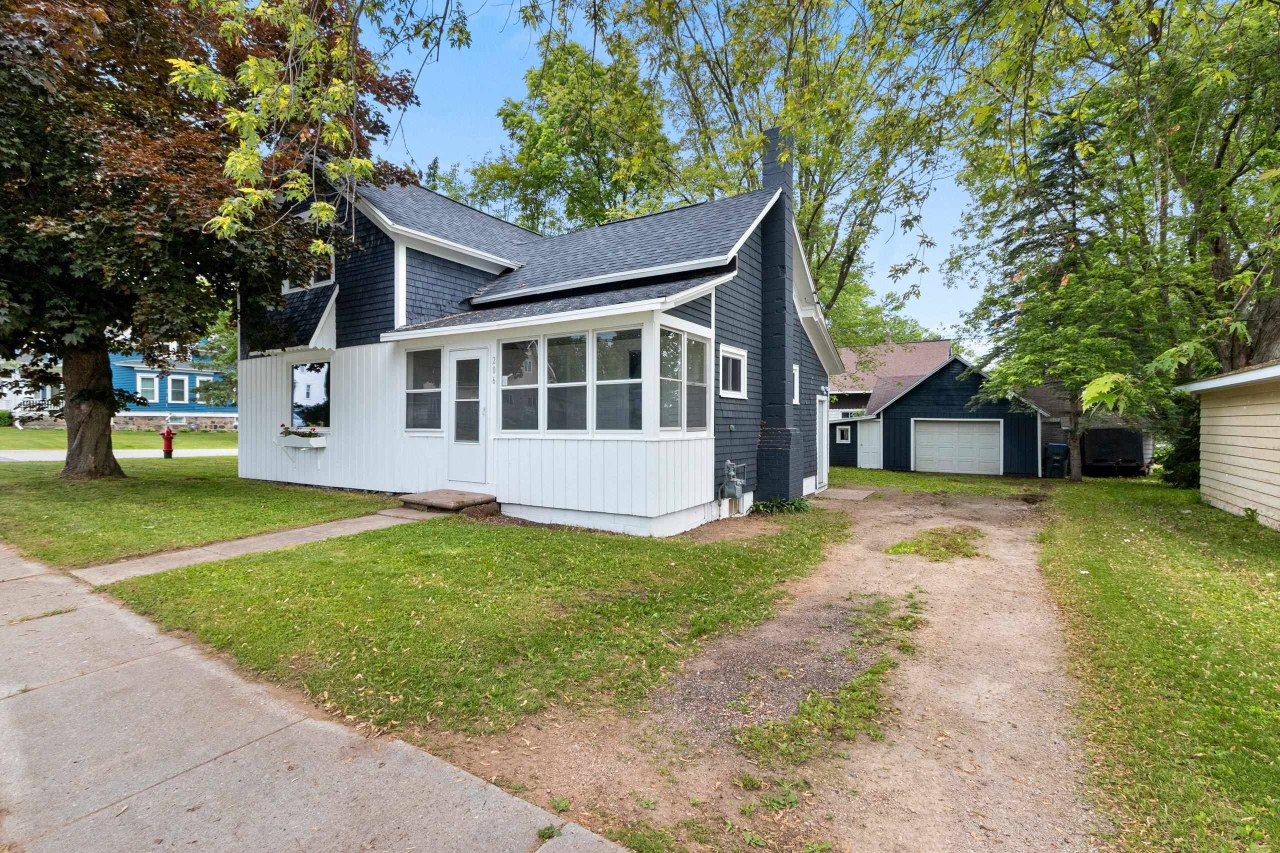206 W WILLOW ST, Bear Creek, WI 54922