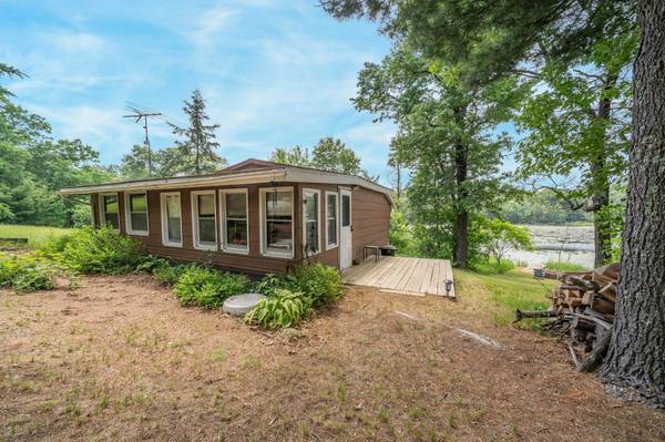 9079 BOELTER LAKE DR, Almond, WI 54909