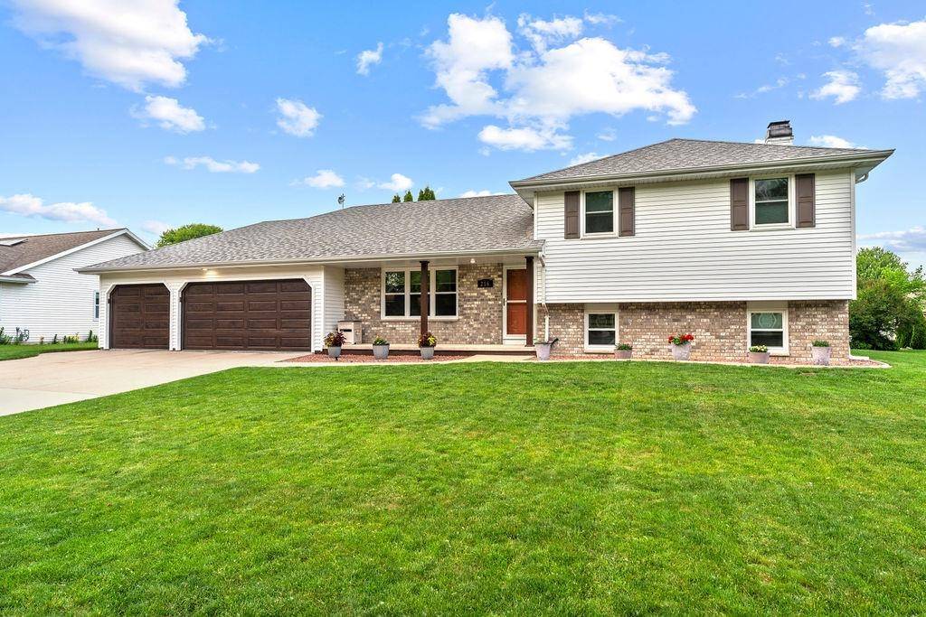 216 RIVA RIDGE LN, Neenah, WI 54956