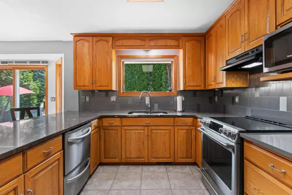 Suamico, WI 54313-8490,2957 VINCE LN