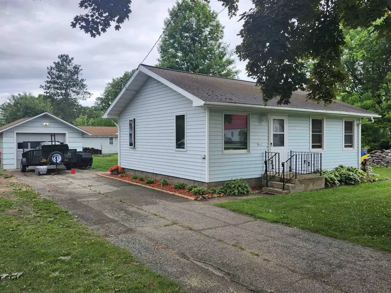 230 N OXFORD ST, Wautoma, WI 54982