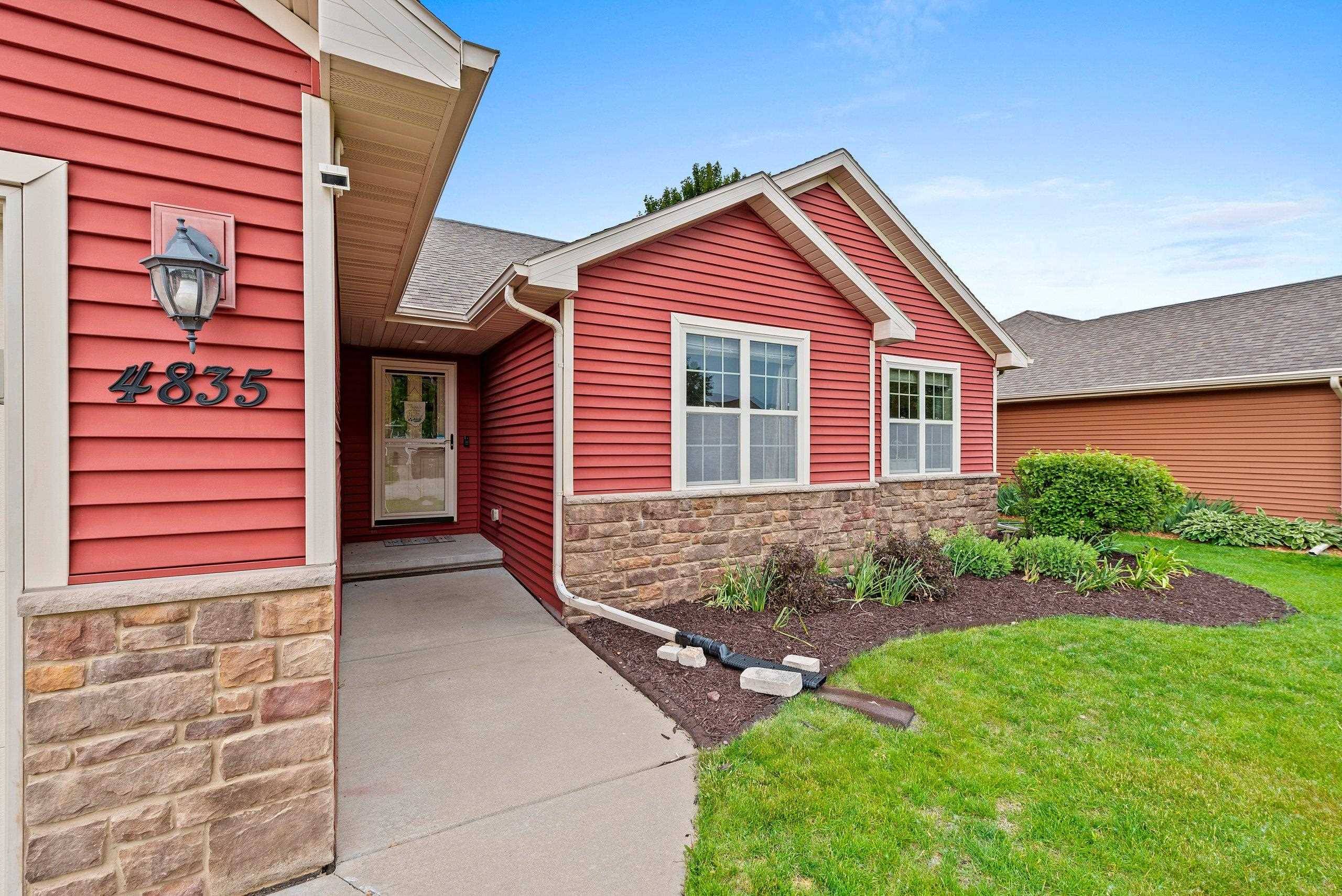 Hobart, WI 54155,4835 ISABELLA CIR