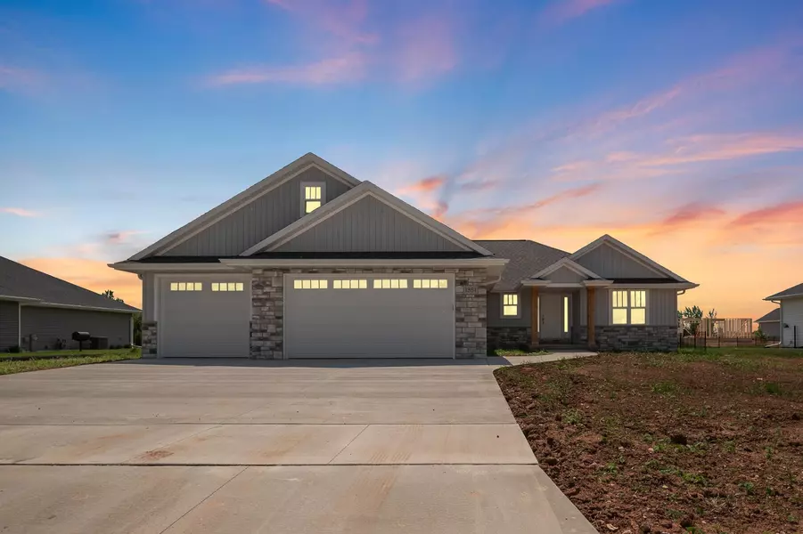 1351 HIGHLAND RIDGE DR, De Pere, WI 54115-2345