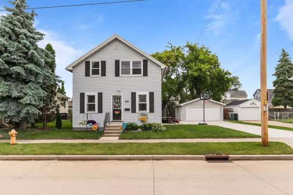 Oshkosh, WI 54902-5857,624 W 8TH AVE