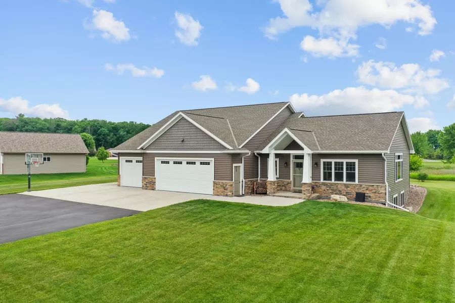 5952 DEGARDIN RD, New Franken, WI 54229-9419