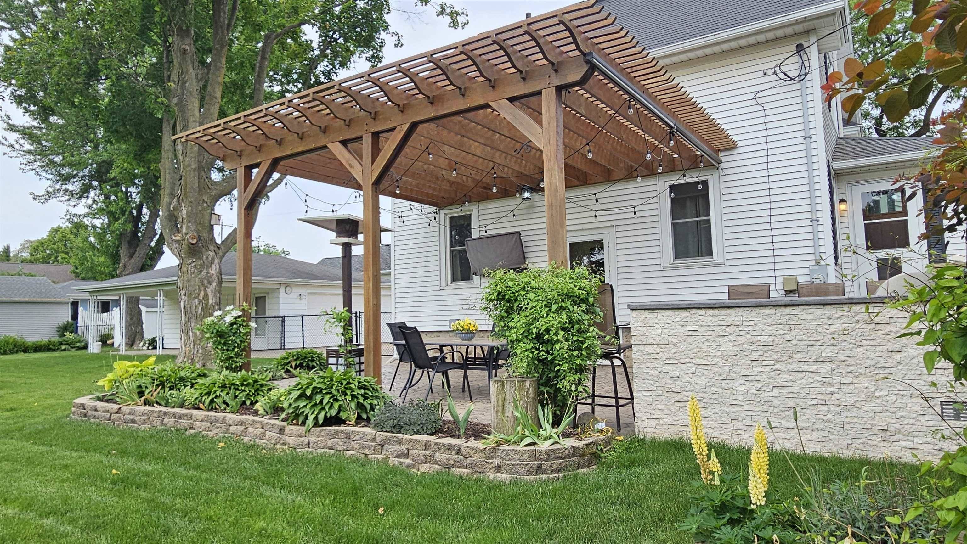 Oshkosh, WI 54902,553 W 17TH AVE