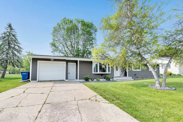 448 PARK ST, Pulaski, WI 54162-9203