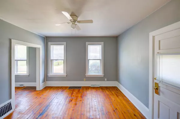 Oshkosh, WI 54902,1037 W 10TH AVE