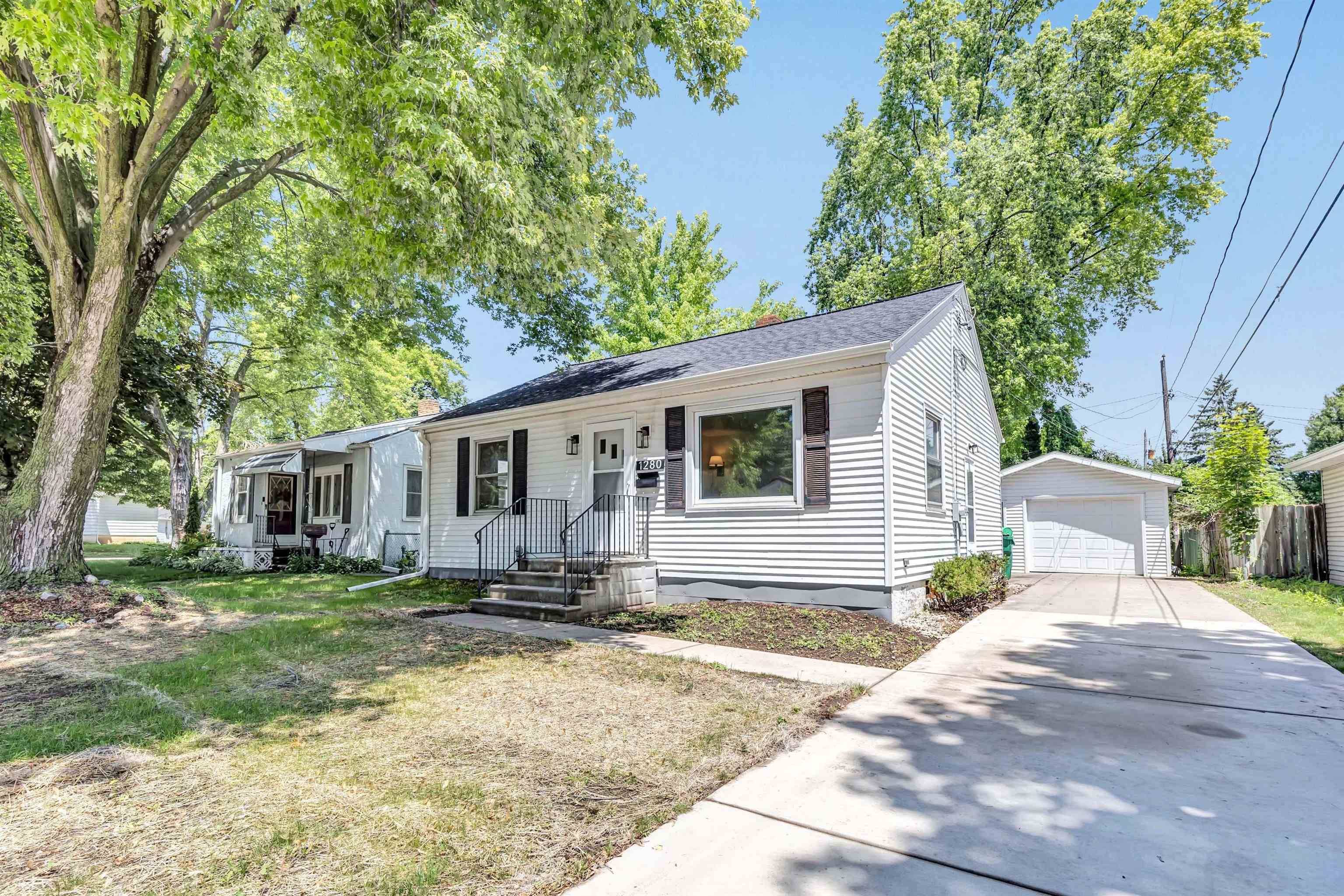 Green Bay, WI 54303,1280 DESNOYERS ST