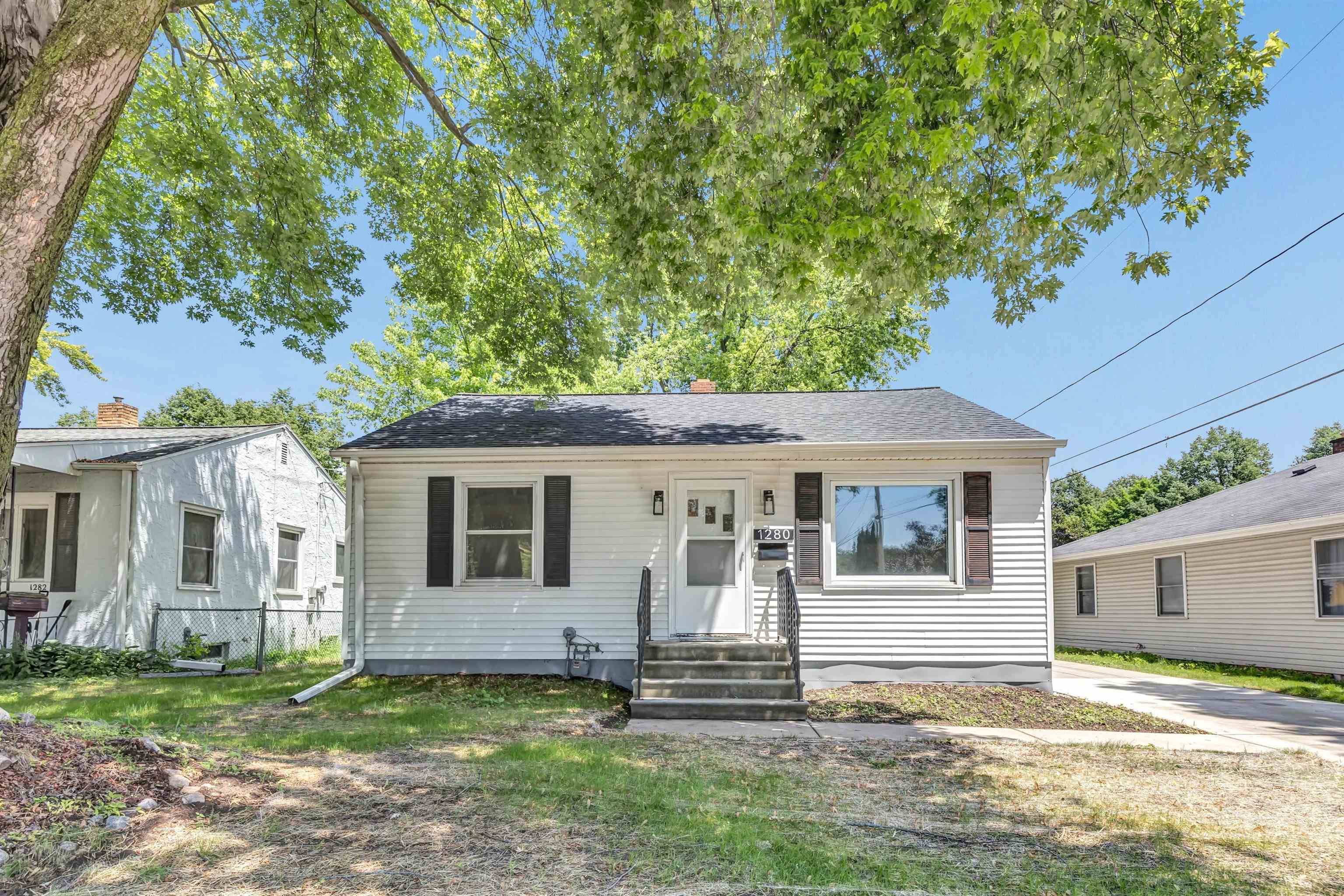1280 DESNOYERS ST, Green Bay, WI 54303