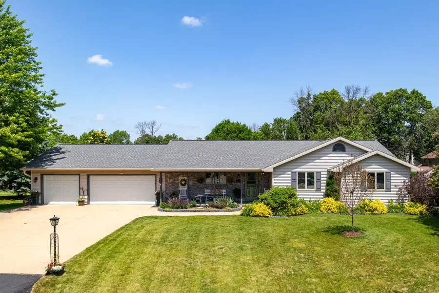 W6710 GREENRIDGE DR, Greenville, WI 54942