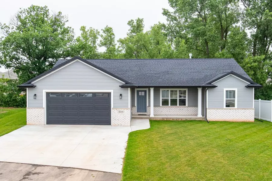 2240 E HONEYGOLD CT, Appleton, WI 54913