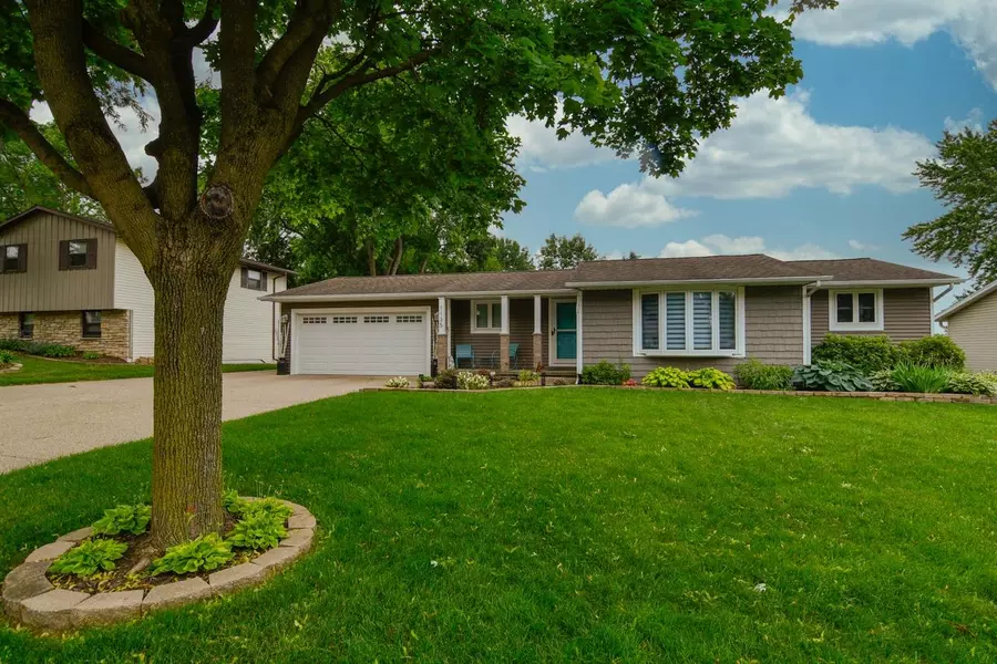 1135 SHARIE LN, Green Bay, WI 54304
