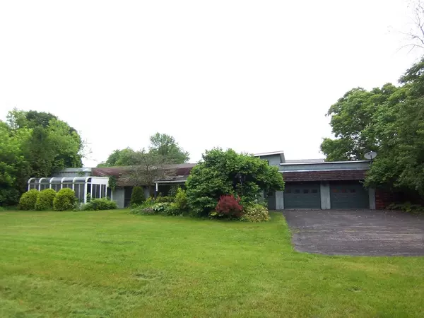 111 LINDSEY AVE, Oconto, WI 54153-1920