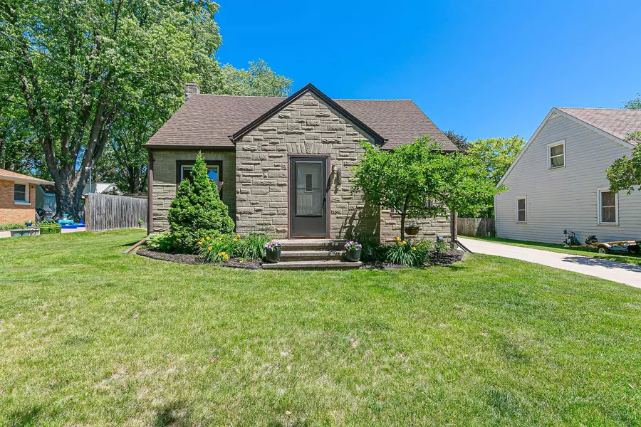 536 VAN BUREN ST, Little Chute, WI 54140-1921