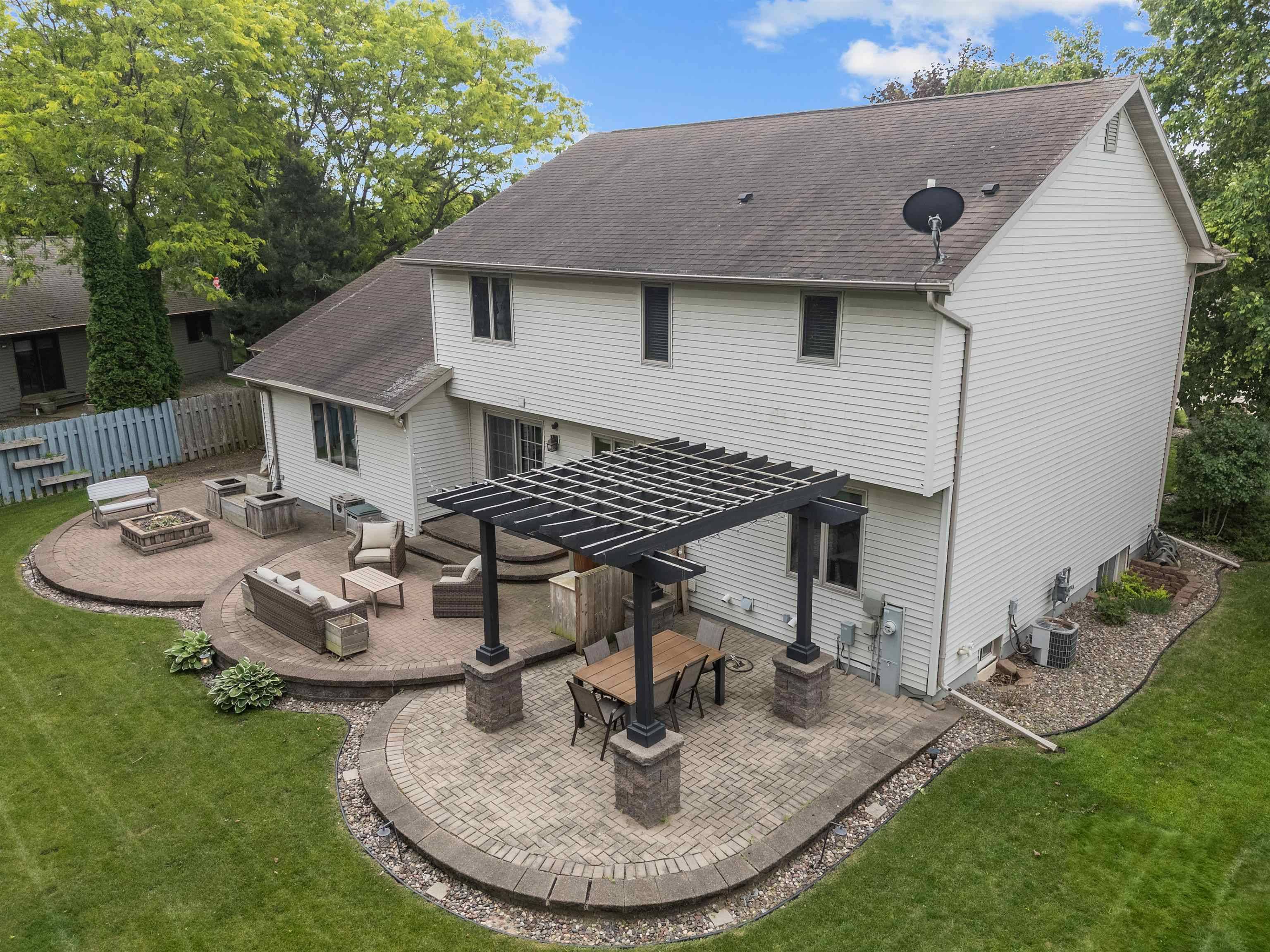 Neenah, WI 54956,1364 WHIPPLETREE LN