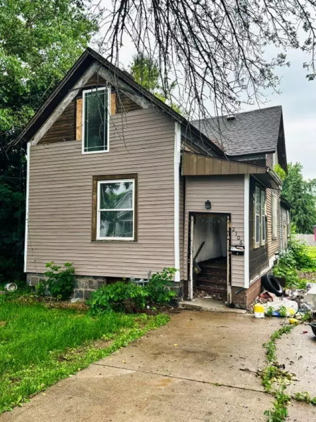 Marinette, WI 54143,2106 THOMAS ST