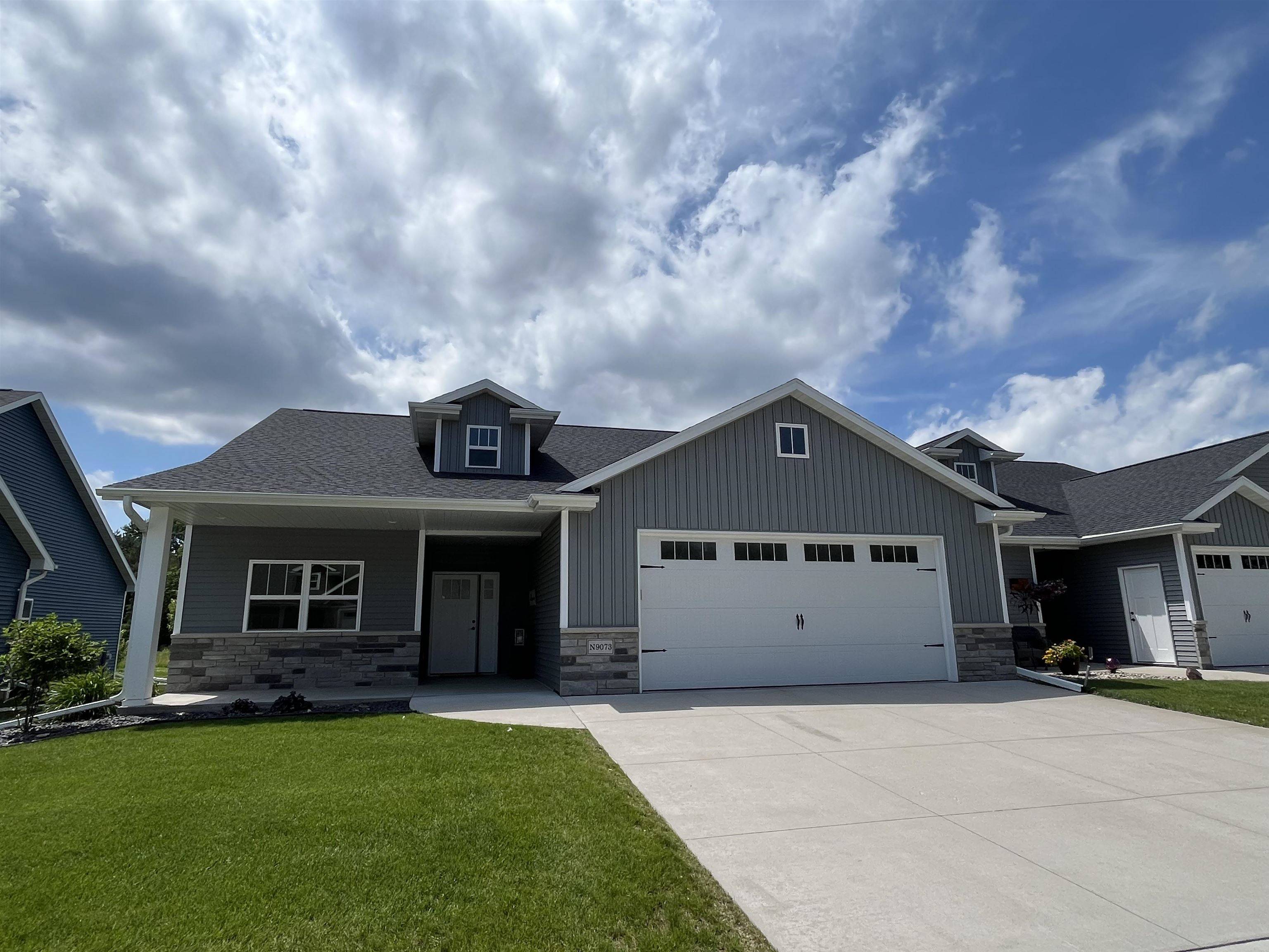N9073 SOUTHTOWNE DR, Menasha, WI 54952-2413