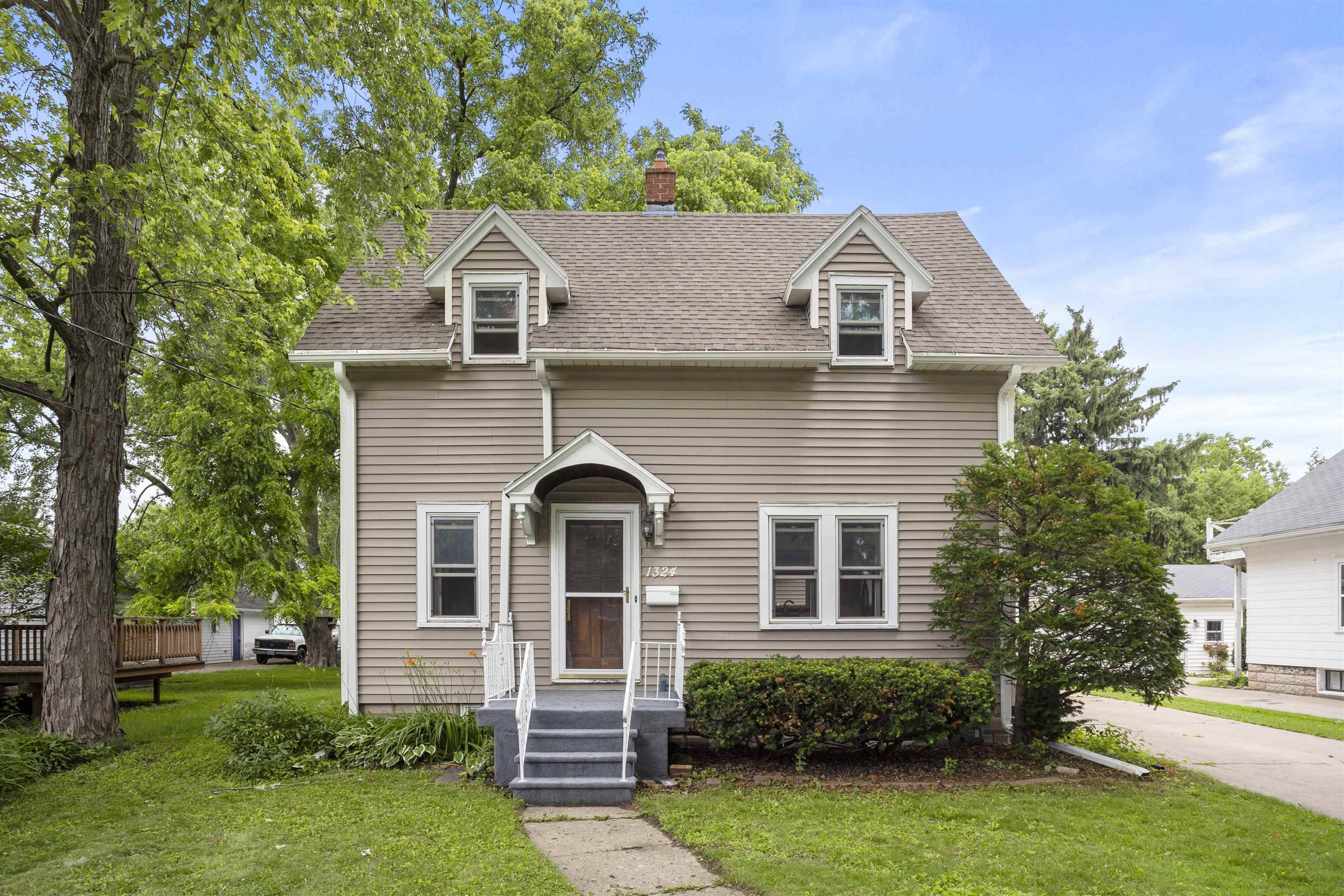 1324 W WASHINGTON ST, Appleton, WI 54914
