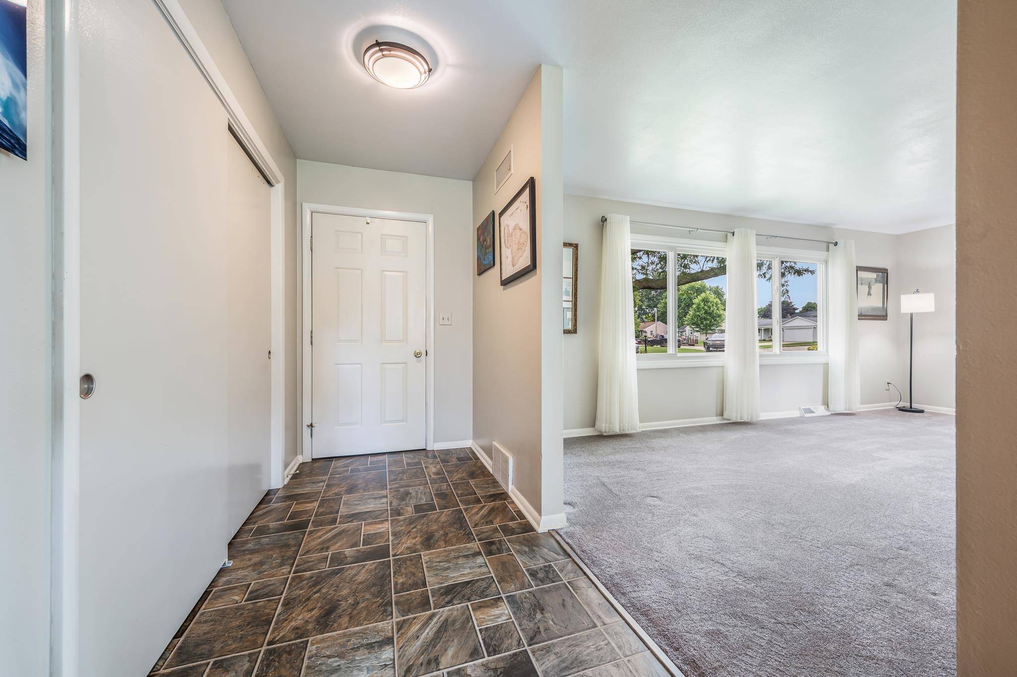 Neenah, WI 54956,411 LOWELL PL