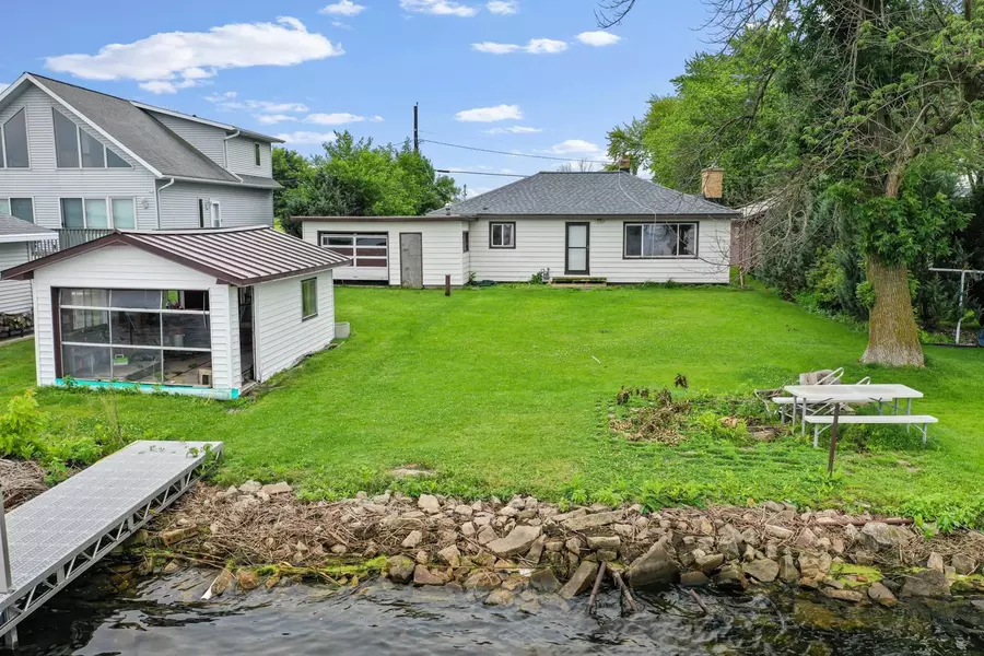 6832 WENTZEL SHORE RD, Winneconne, WI 54986-9569