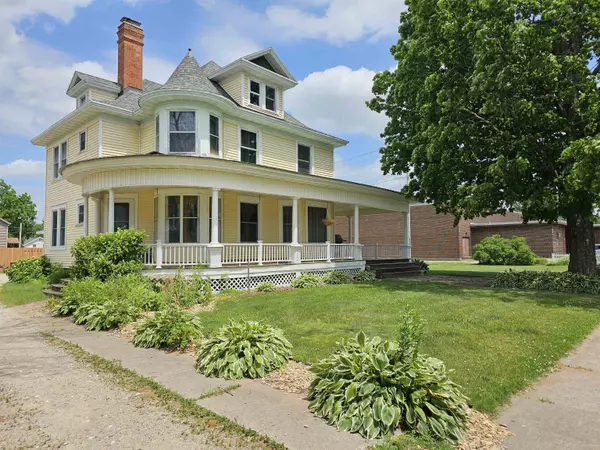 218 E MAIN ST, Weyauwega, WI 54983