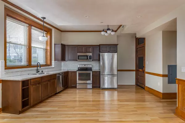 Oshkosh, WI 54901,105 WASHINGTON AVE #002