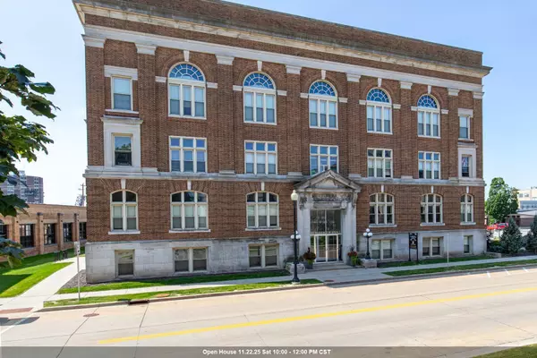 105 WASHINGTON AVE #002, Oshkosh, WI 54901