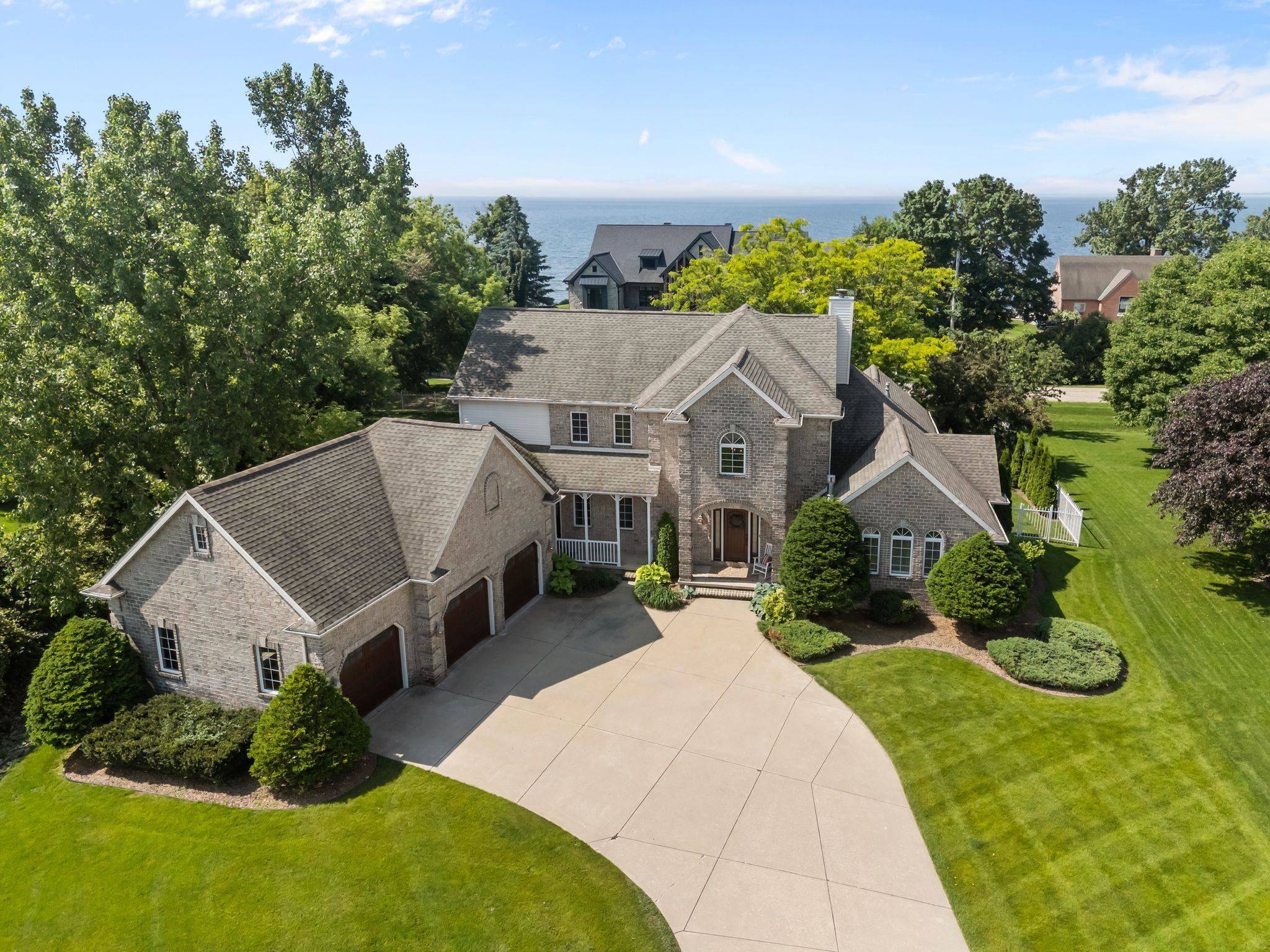 Menasha, WI 54952-9712,W5837 ROYALTROON DR