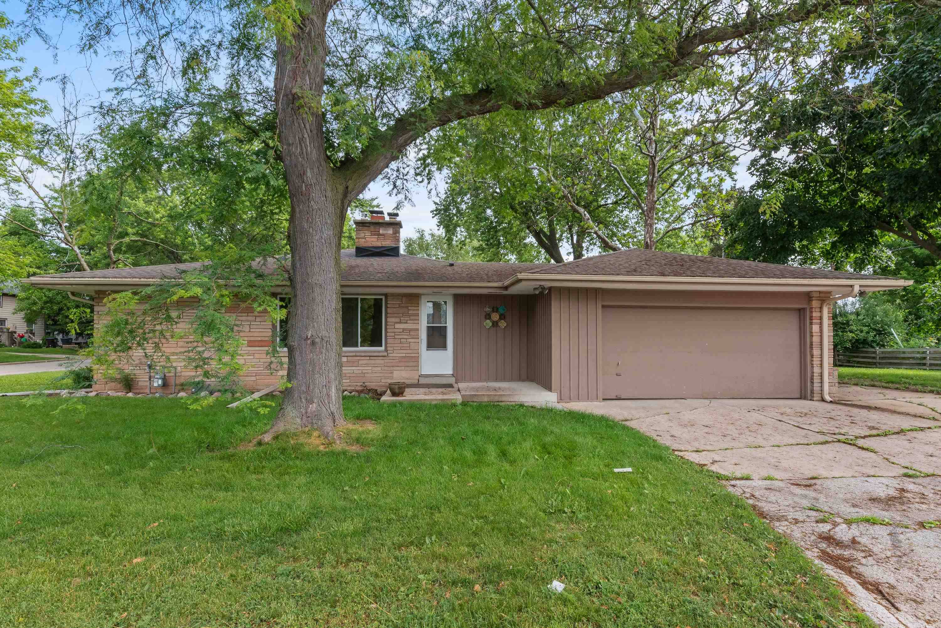 Milwaukee, WI 53209-4909,5404 N BETHMAUR LN