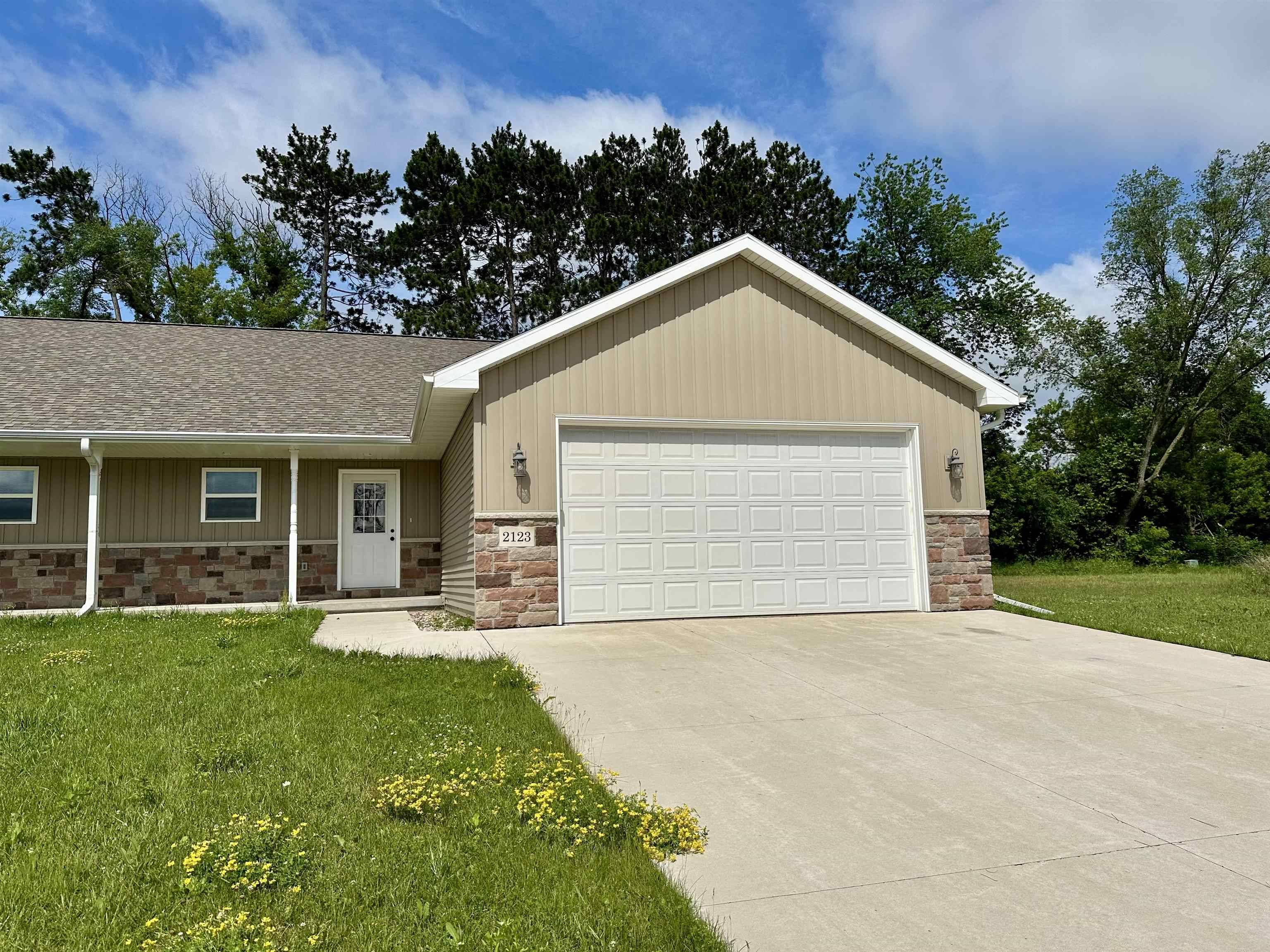 2123 ABBEY RD, New London, WI 54961