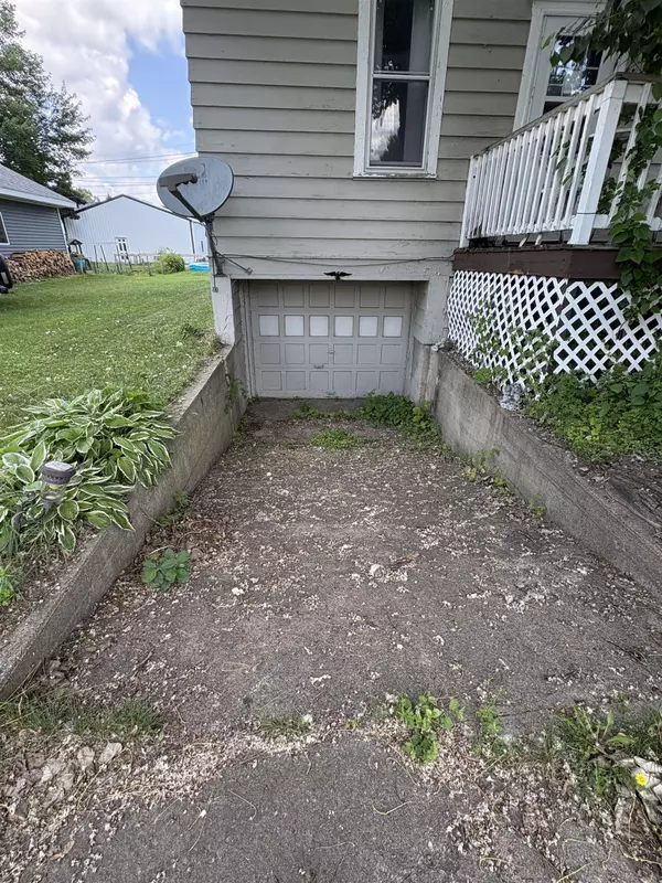 Oconto, WI 54153,323 5TH ST