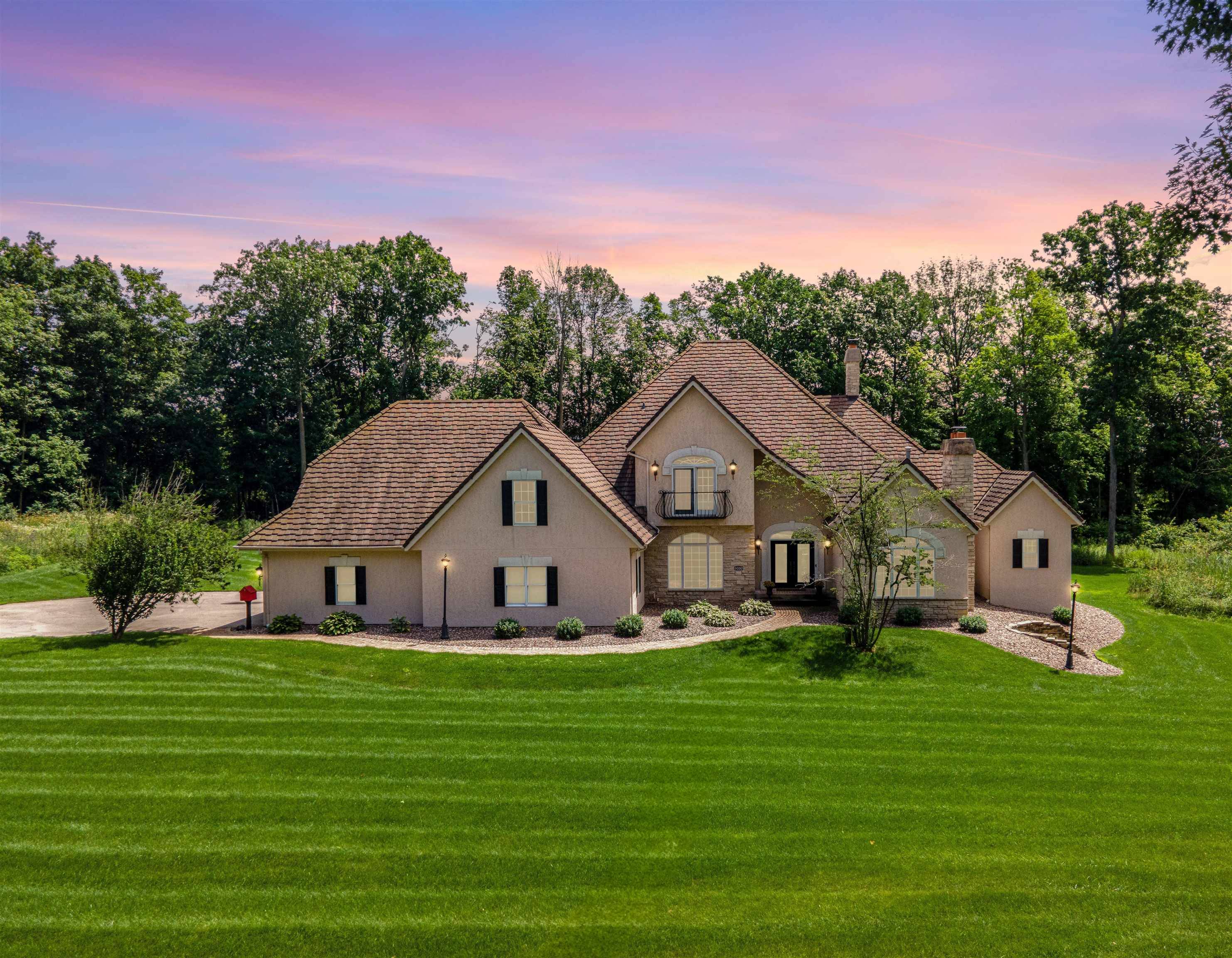 3030 WINDFIELD DR, Neenah, WI 54956