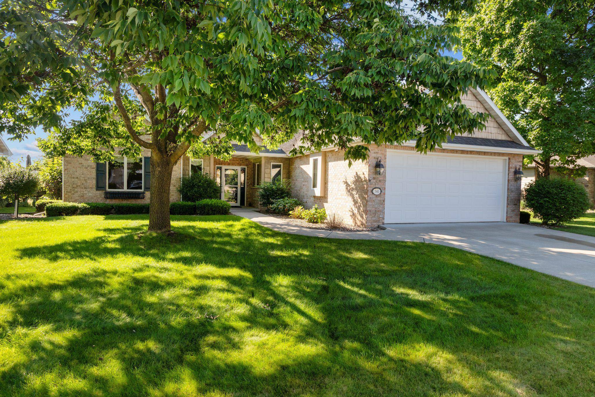 841 WHISPER FALLS LN, Menasha, WI 54952