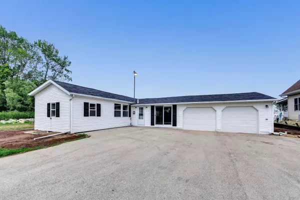 6132 N BAYSHORE RD, Oconto, WI 54153