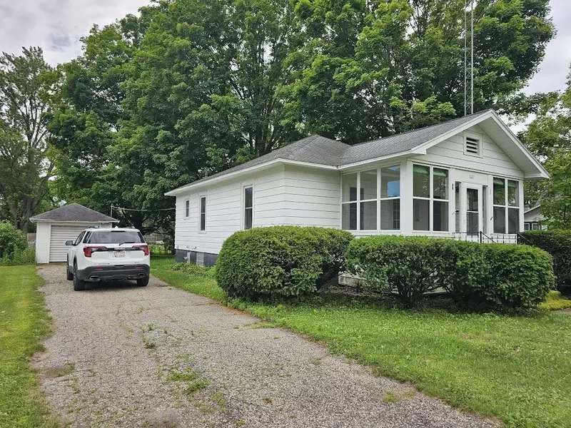 131 W CENTER ST, Wautoma, WI 54982