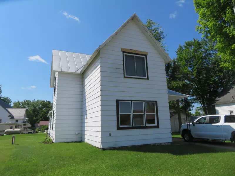 114 E HARRISON ST, Big Falls, WI 54926