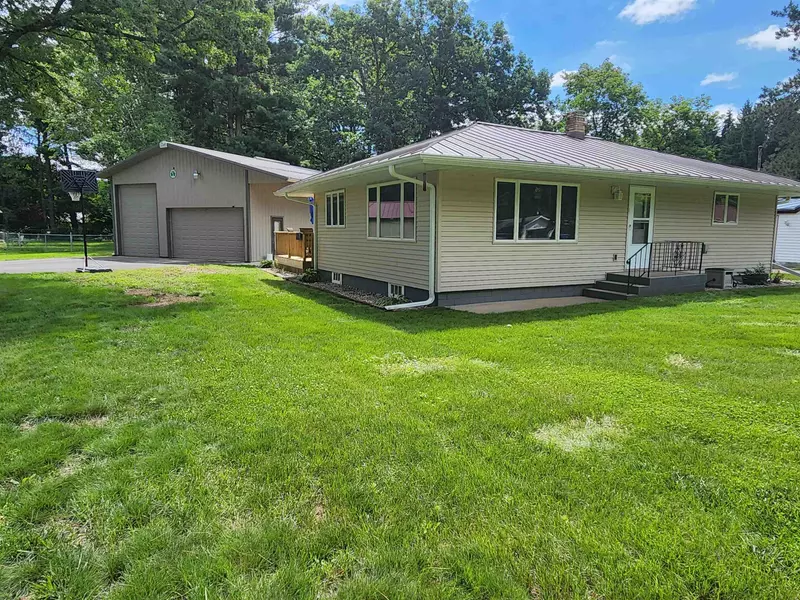 E1761 AMY ST, Waupaca, WI 54981-9187