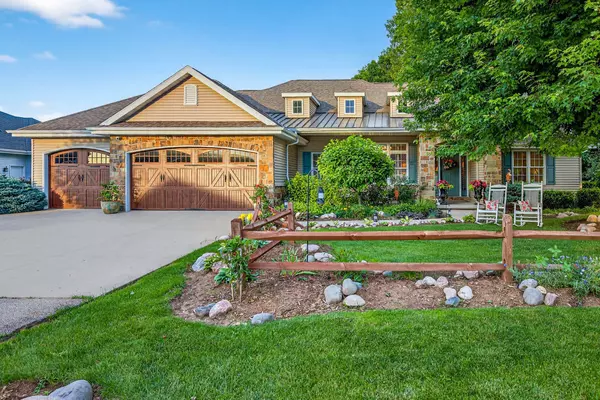 1163 AVA CT, Neenah, WI 54956
