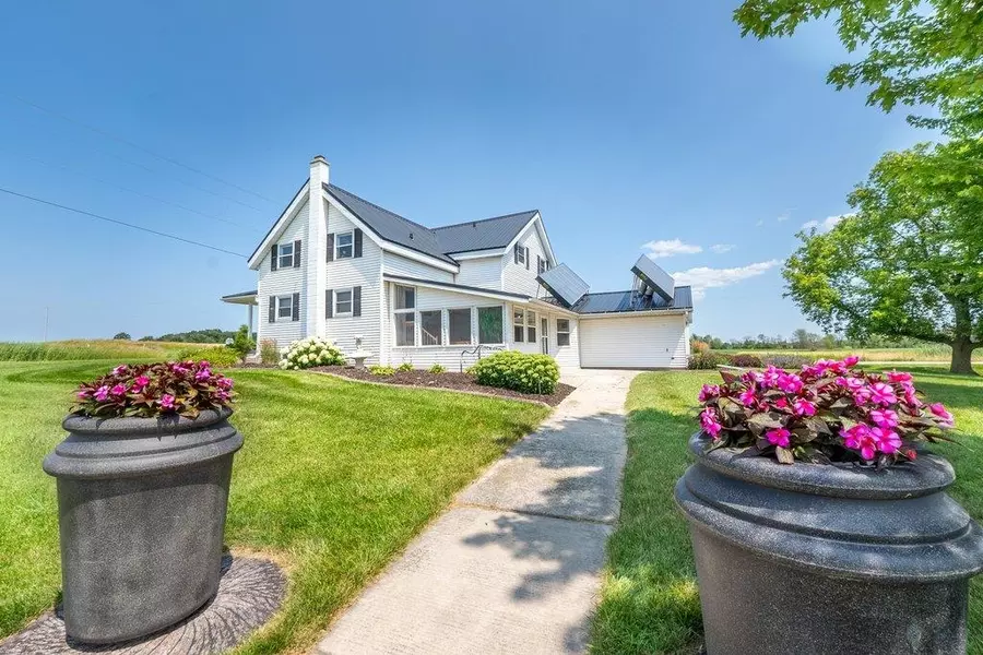 6292 ALGOMA RD, Luxemburg, WI 54217